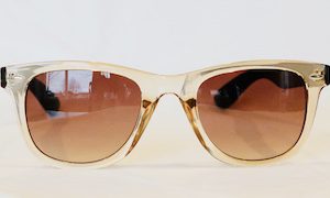 Transparent solbrille
